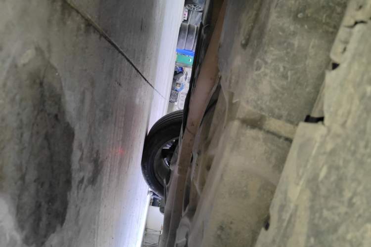 Used Mercedes-Benz M-Class 2014 ML 320 4MATIC Chassis Front Left