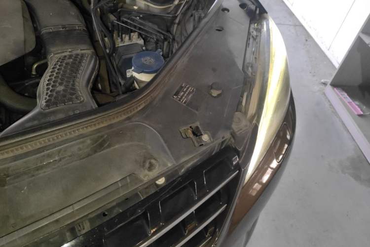 Used Mercedes-Benz M-Class 2014 ML 320 4MATIC Engine Bay Left