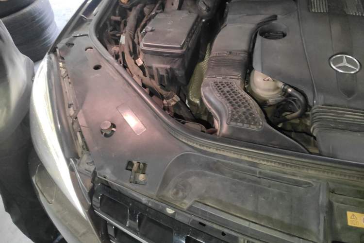 Used Mercedes-Benz M-Class 2014 ML 320 4MATIC Engine Bay Right