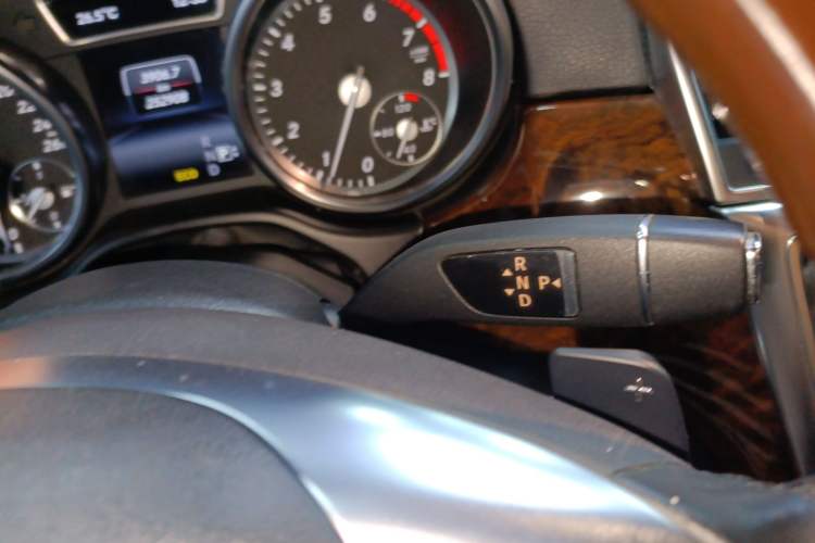 Used Mercedes-Benz M-Class 2014 ML 400 4MATIC Luxury Model Gear Lever