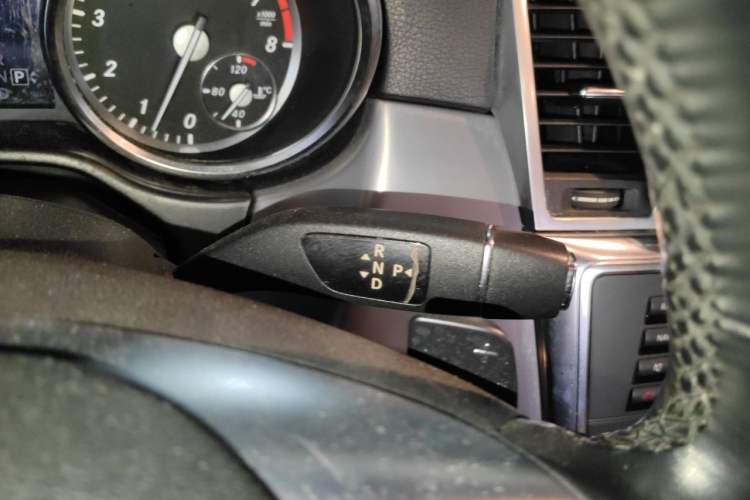 Used Mercedes-Benz M-Class 2014 ML 320 4MATIC Gear Lever