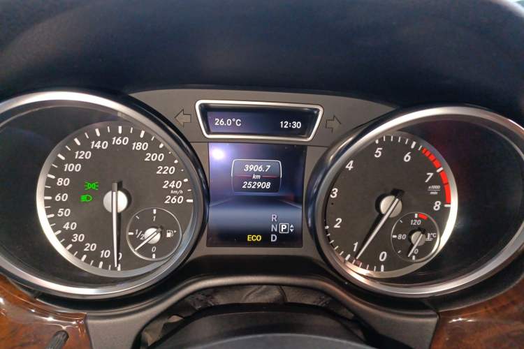 Used Mercedes-Benz M-Class 2014 ML 400 4MATIC Luxury Model Instrument Cluster