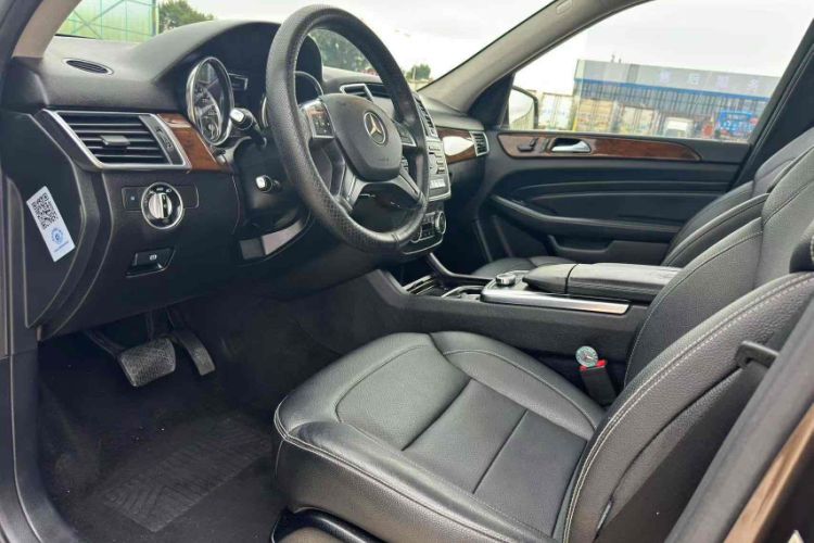 Used Mercedes-Benz M-Class 2014 ML 400 4MATIC Dynamic Model Interior 2
