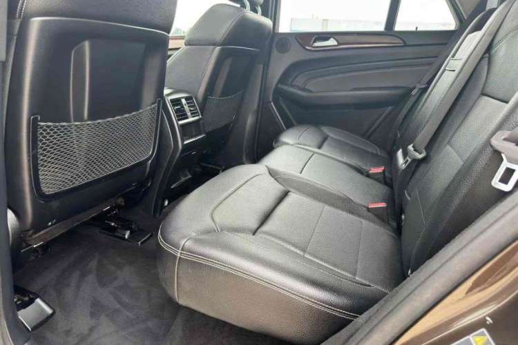 Used Mercedes-Benz M-Class 2014 ML 400 4MATIC Dynamic Model Interior 3