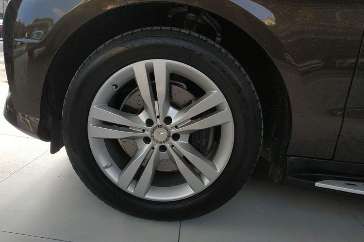Used Mercedes-Benz M-Class 2014 ML 350 CDI 4MATIC Left Front Wheel Hub
