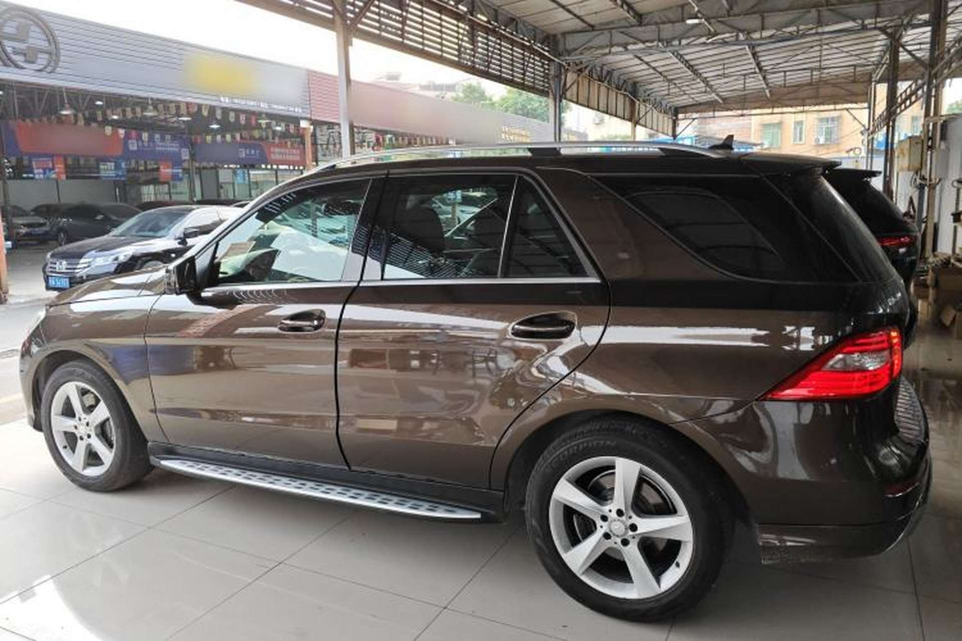 Used Mercedes-Benz M-Class 2014 ML 400 4MATIC Dynamic Model Left Side