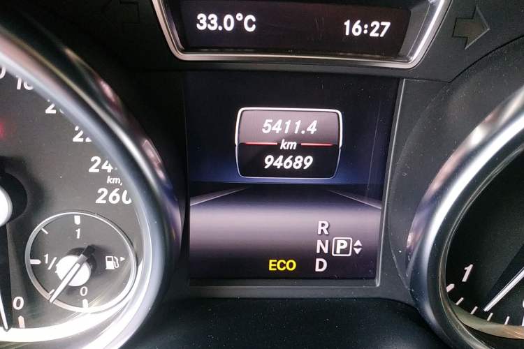 Used Mercedes-Benz M-Class 2014 ML 350 CDI 4MATIC Odometer Close Up