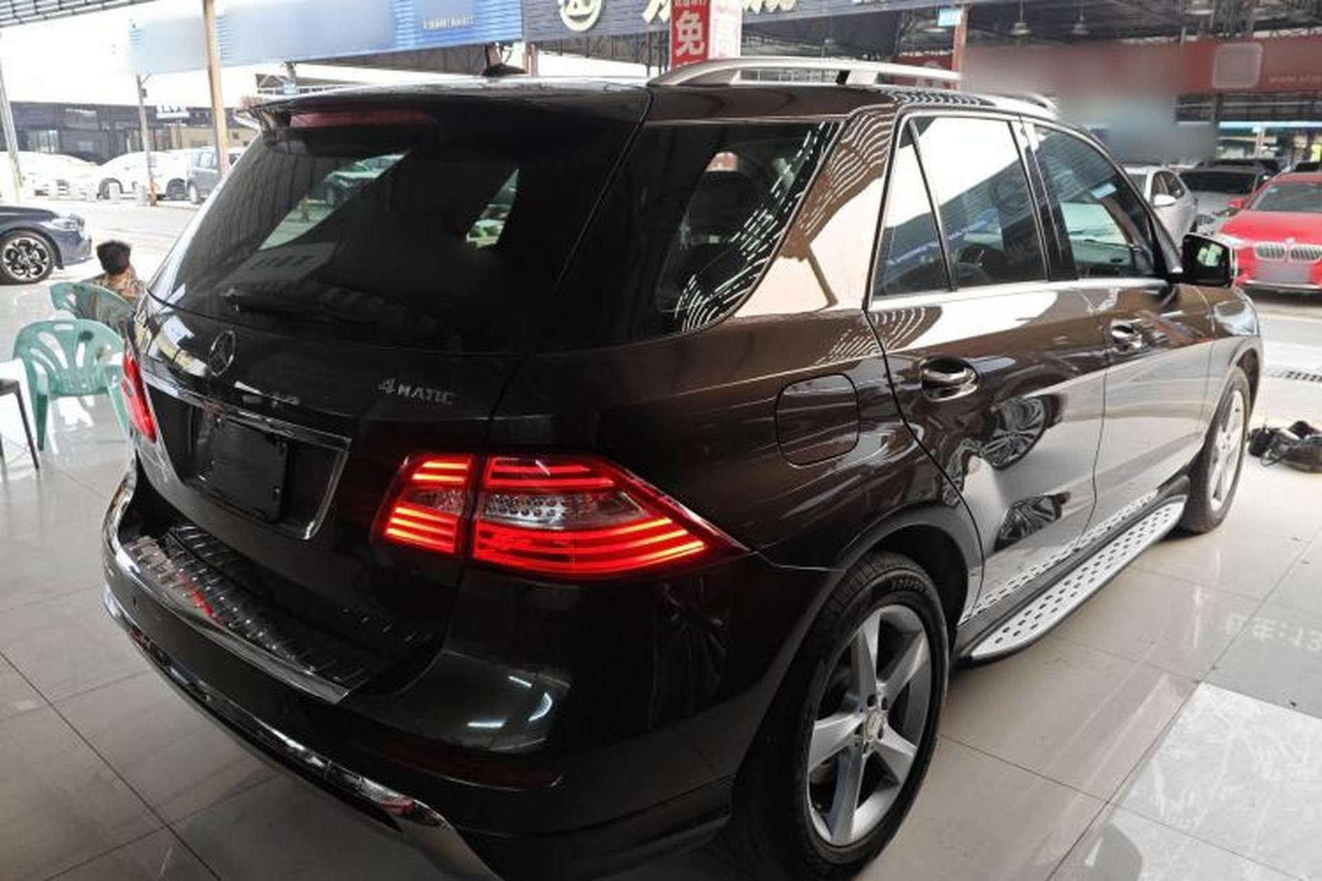 Used Mercedes-Benz M-Class 2014 ML 400 4MATIC Dynamic Model Rear Right 45 Deg