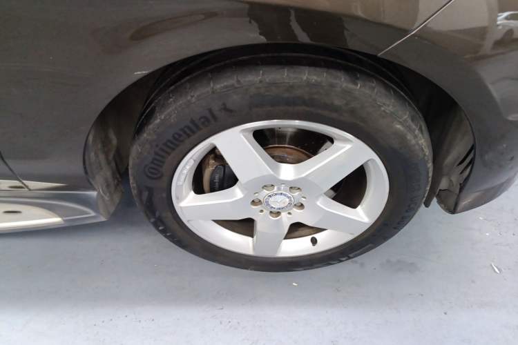 Used Mercedes-Benz M-Class 2014 ML 400 4MATIC Luxury Model Right Front Wheel Hub