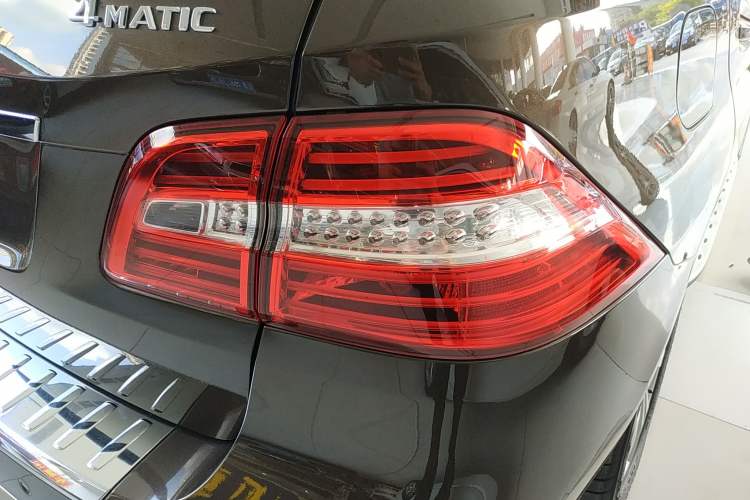 Used Mercedes-Benz M-Class 2014 ML 350 CDI 4MATIC Right Rear Taillight