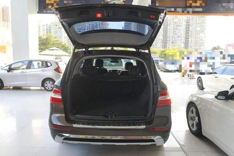 Used Mercedes-Benz M-Class 2014 ML 350 CDI 4MATIC Trunk