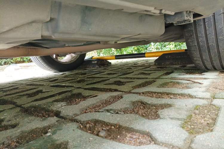Used Mercedes-Benz M-Class  Chassis Rear Left