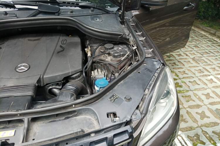 Used Mercedes-Benz M-Class  Engine Bay Left