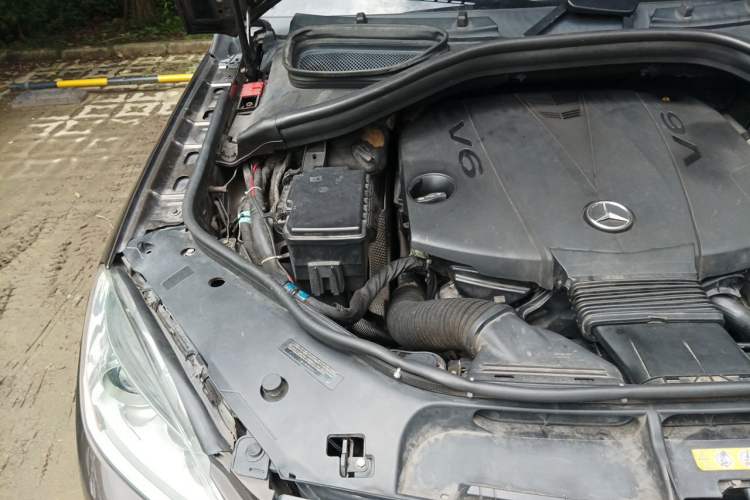 Used Mercedes-Benz M-Class  Engine Bay Right
