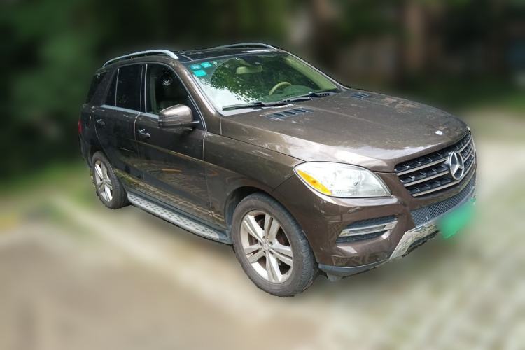 Used Mercedes-Benz M-Class  Front Right 45 Deg