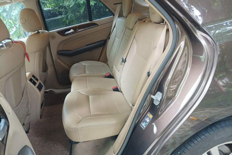 Used Mercedes-Benz M-Class  Left Rear Seat