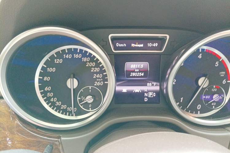 Used Mercedes-Benz M-Class  Odometer Close Up