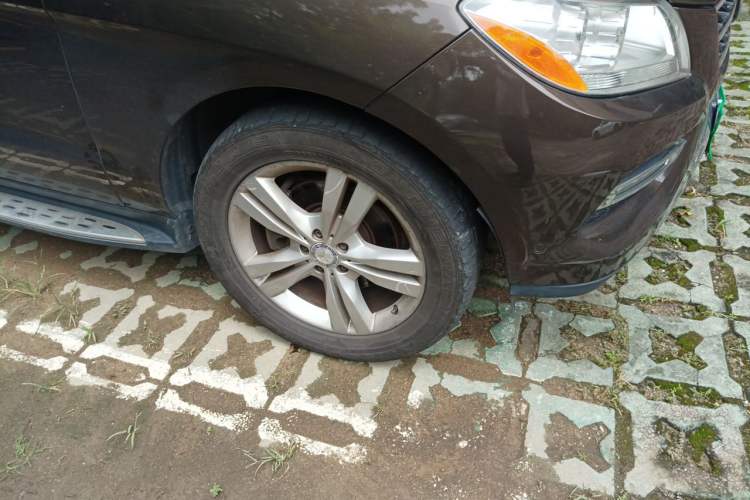 Used Mercedes-Benz M-Class  Right Front Wheel Hub