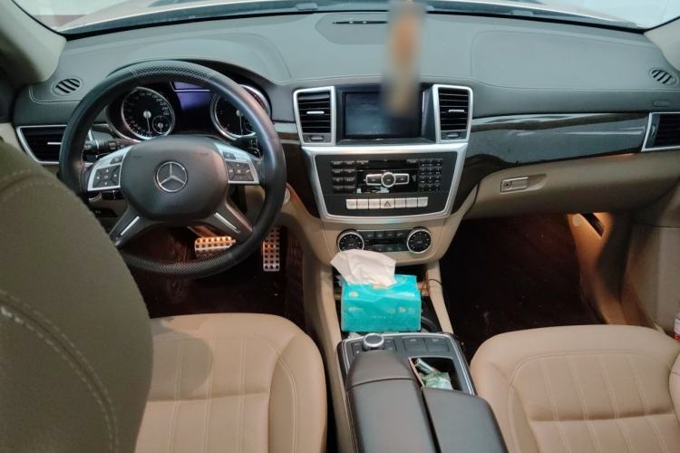 Used Mercedes-Benz M-Class  Center Console