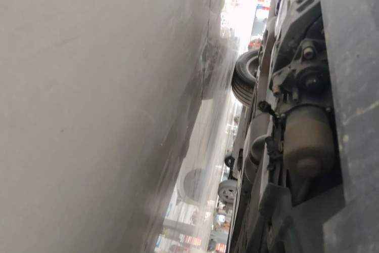 Used Mercedes-Benz M-Class  Chassis Front Right