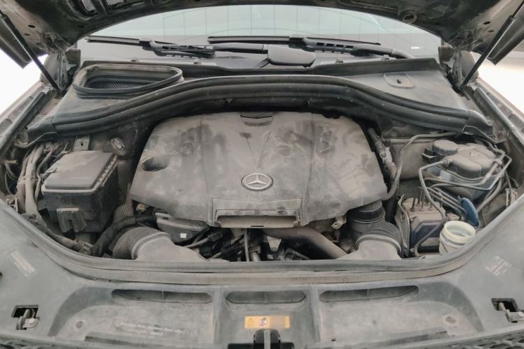 Used Mercedes-Benz M-Class  Engine Bay