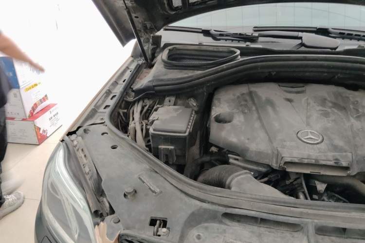 Used Mercedes-Benz M-Class  Engine Bay Right