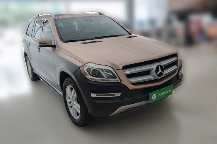 Used Mercedes-Benz M-Class  Front Right 45 Deg