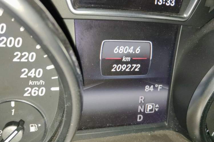 Used Mercedes-Benz M-Class  Odometer Close Up