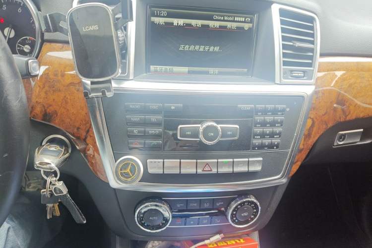 Used Mercedes-Benz M-Class 2014 ML 400 4MATIC Dynamic Model Audio And AC Panel