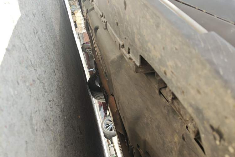 Used Mercedes-Benz M-Class 2014 ML 400 4MATIC Dynamic Model Chassis Front Right