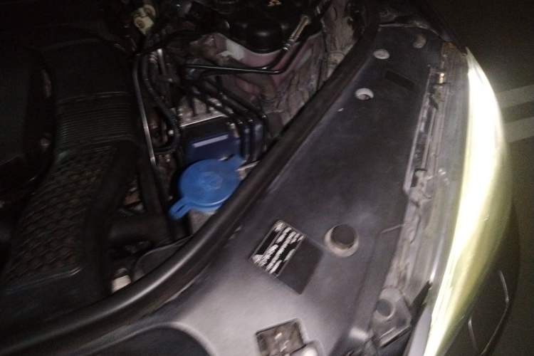 Used Mercedes-Benz M-Class 2014 ML 400 4MATIC Luxury Model Engine Bay Left