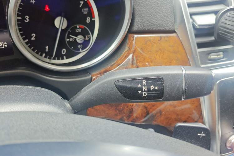 Used Mercedes-Benz M-Class 2014 ML 400 4MATIC Dynamic Model Gear Lever