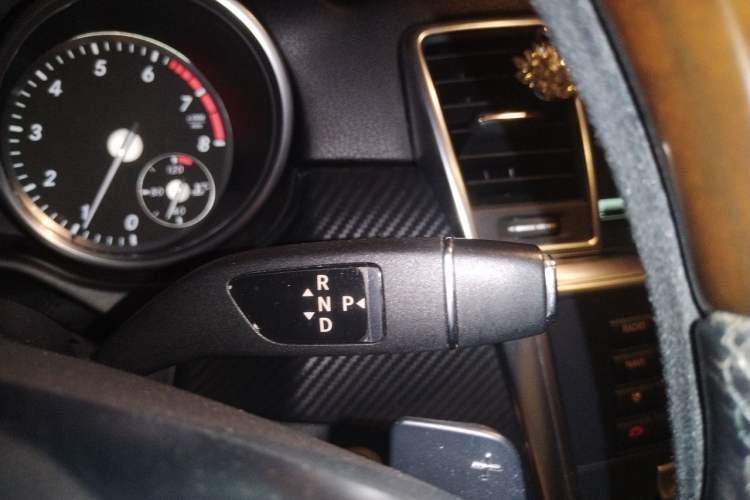 Used Mercedes-Benz M-Class 2014 ML 400 4MATIC Luxury Model Gear Lever