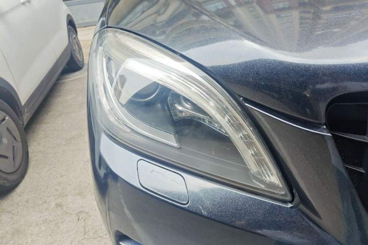 Used Mercedes-Benz M-Class 2014 ML 400 4MATIC Dynamic Model Right Front Headlight