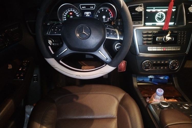 Used Mercedes-Benz M-Class 2014 ML 400 4MATIC Luxury Model Steering Wheel