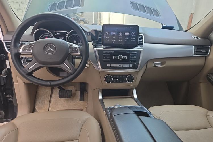 Used Mercedes-Benz M-Class 2014 ML 320 4MATIC Center Console