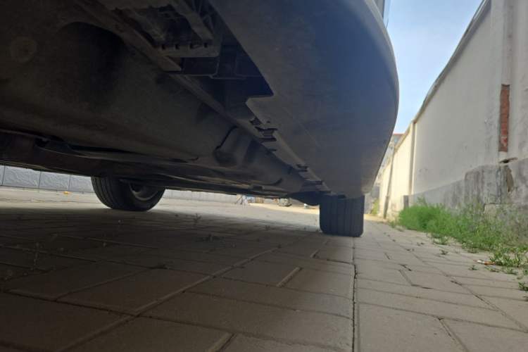 Used Mercedes-Benz M-Class 2014 ML 320 4MATIC Chassis Rear Right