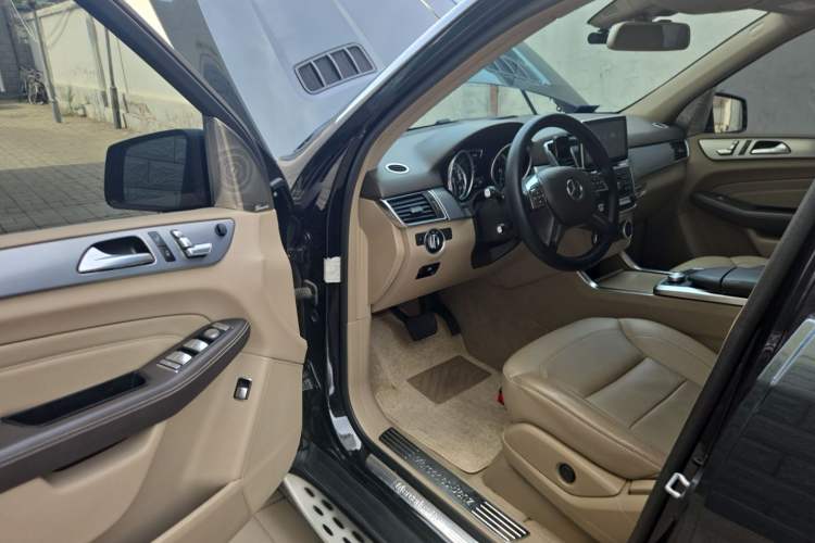 Used Mercedes-Benz M-Class 2014 ML 320 4MATIC Driver Seat