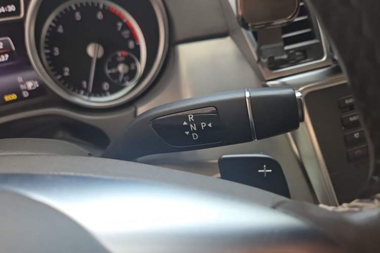 Used Mercedes-Benz M-Class 2014 ML 320 4MATIC Gear Lever