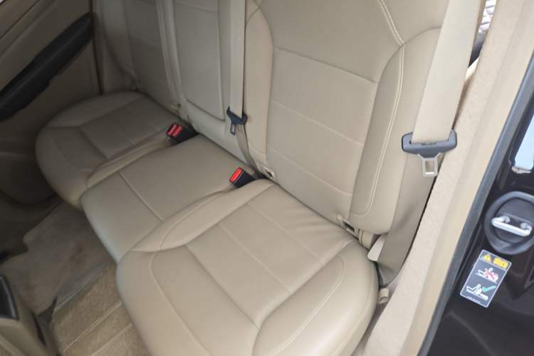 Used Mercedes-Benz M-Class 2014 ML 320 4MATIC Left Rear Seat
