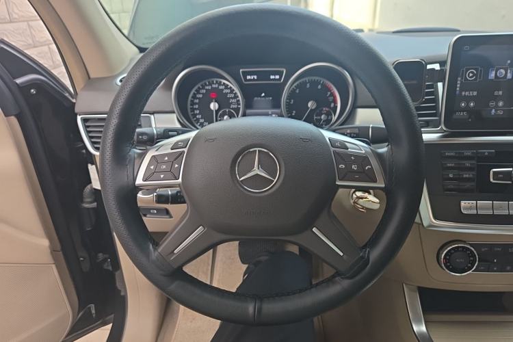 Used Mercedes-Benz M-Class 2014 ML 320 4MATIC Steering Wheel