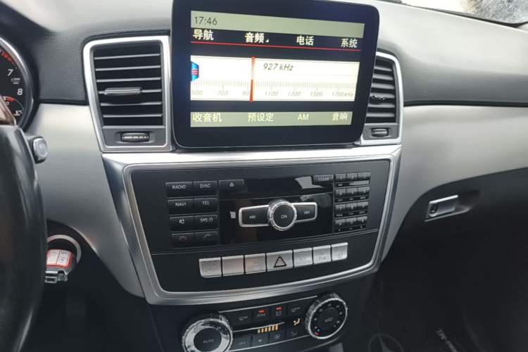 Used Mercedes-Benz M-Class 2014 ML 320 4MATIC Audio And AC Panel