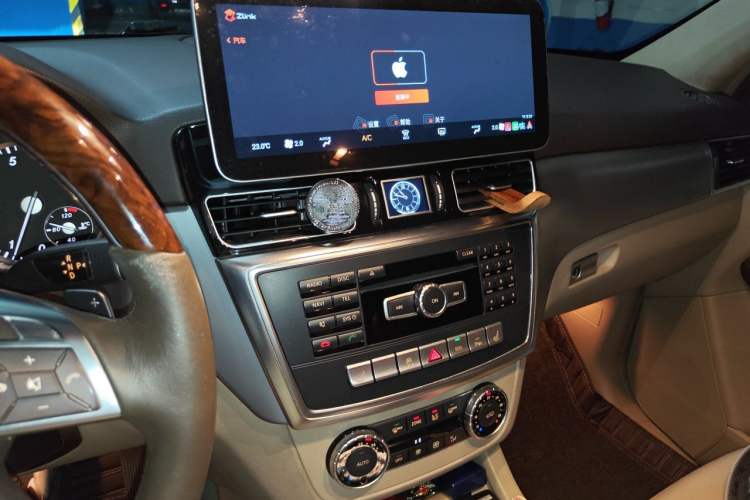 Used Mercedes-Benz M-Class 2014 ML 320 4MATIC Audio And AC Panel