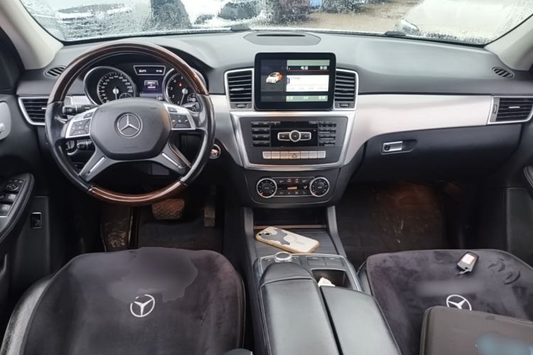Used Mercedes-Benz M-Class 2014 ML 320 4MATIC Center Console