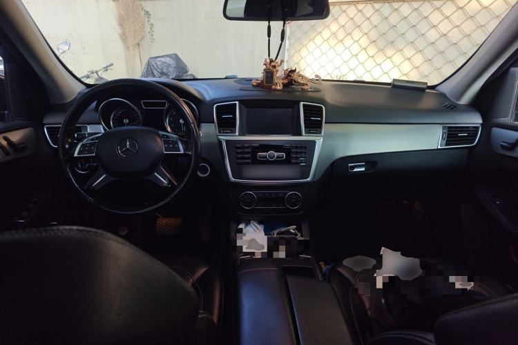Used Mercedes-Benz M-Class 2014 ML 320 4MATIC Center Console