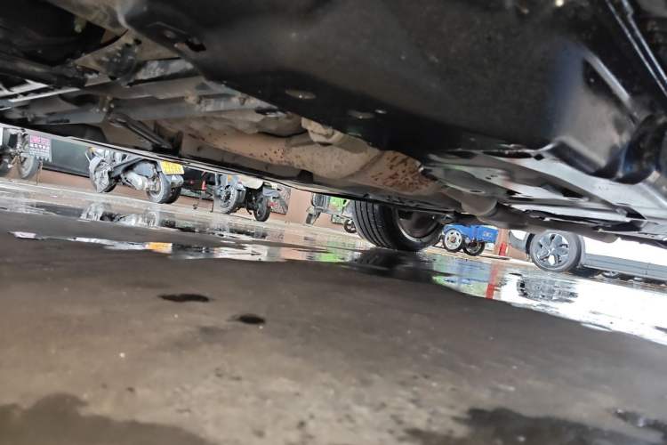 Used Mercedes-Benz M-Class 2014 ML 400 4MATIC Luxury Model Chassis Front Left