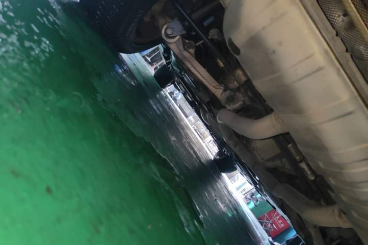 Used Mercedes-Benz M-Class 2014 ML 320 4MATIC Chassis Front Left