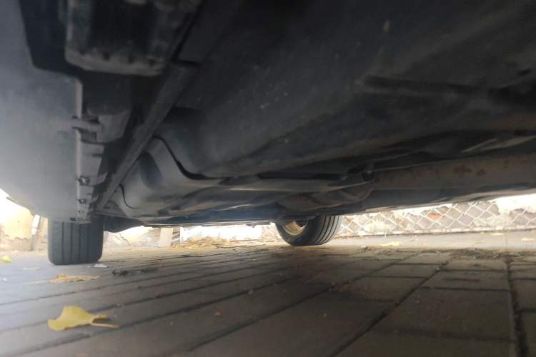 Used Mercedes-Benz M-Class 2014 ML 320 4MATIC Chassis Rear Left