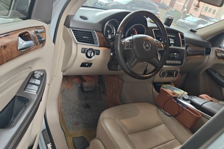 Used Mercedes-Benz M-Class 2014 ML 400 4MATIC Luxury Model Driver Seat