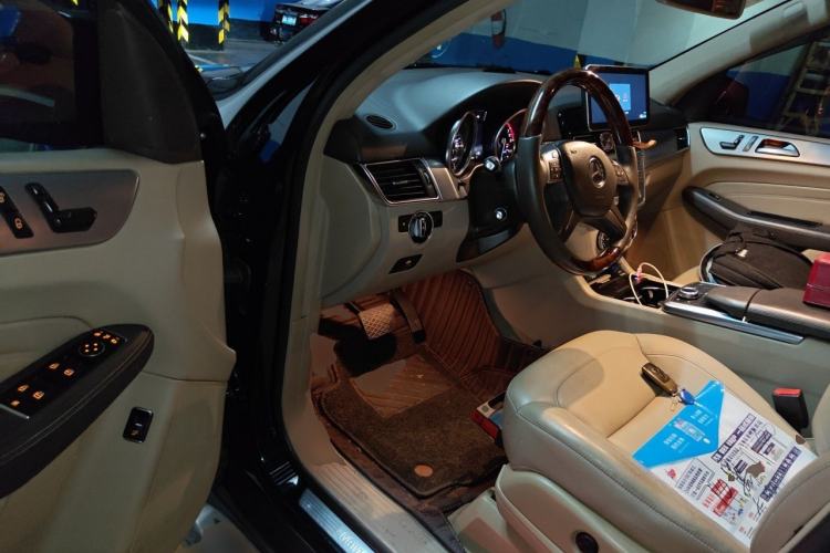 Used Mercedes-Benz M-Class 2014 ML 320 4MATIC Driver Seat